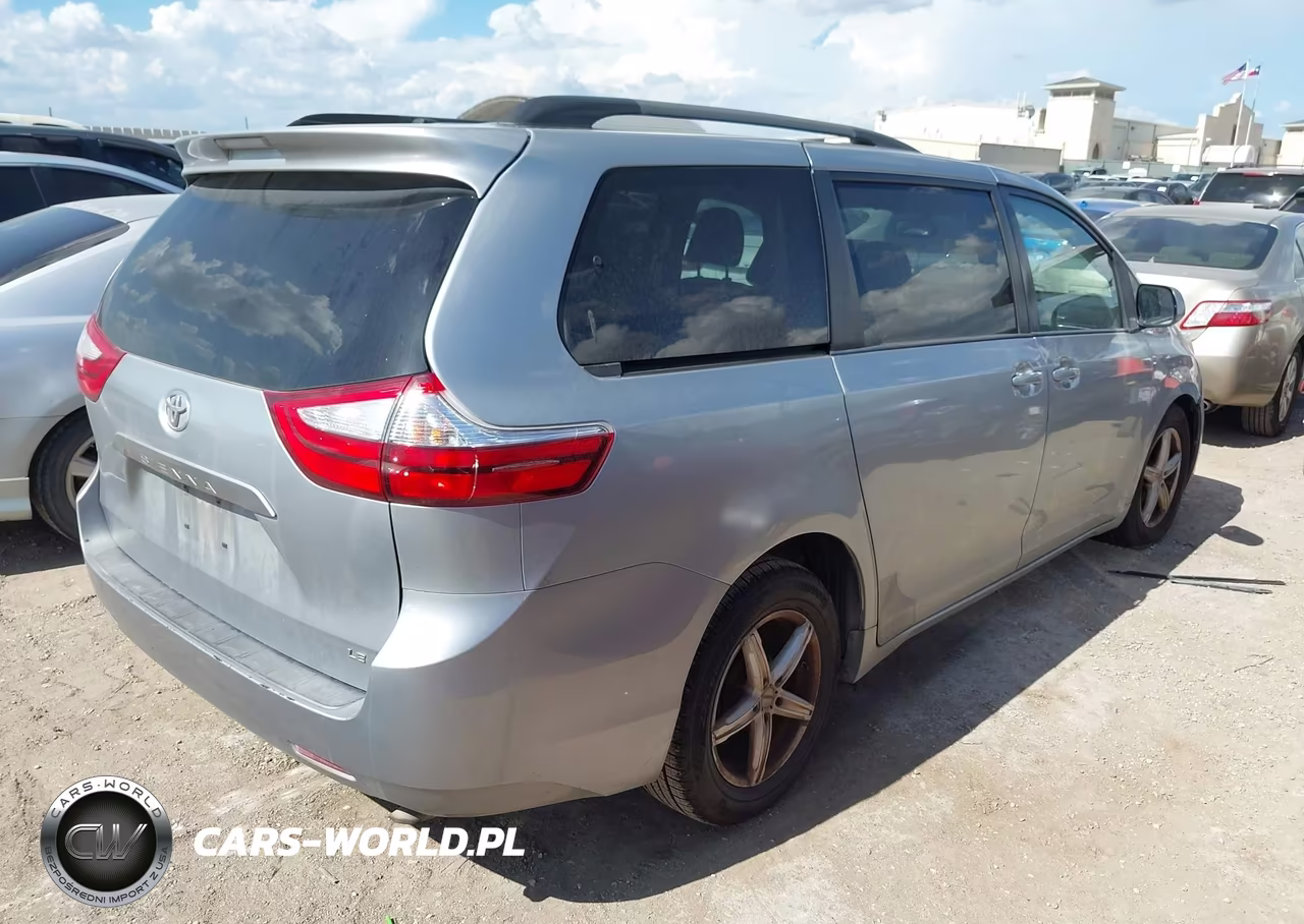 2015 Toyota Sienna Le 8 Passenger VIN:5TDKK3DC7FS610752 - 4