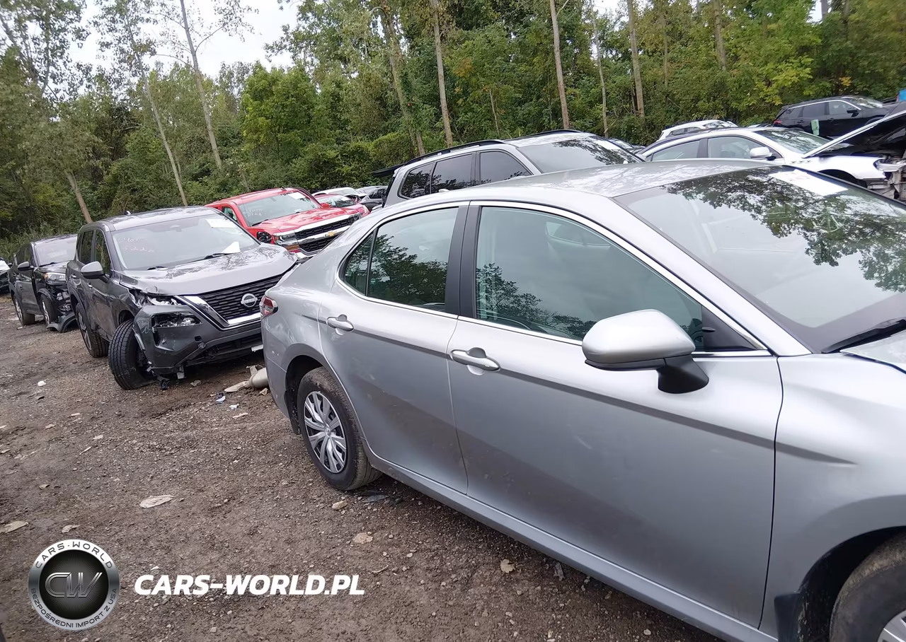 2024 Toyota Camry Hybrid Le VIN:4T1C31AKXRU069824 - 13