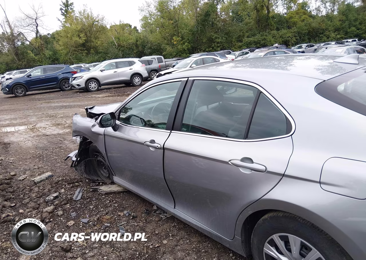 2024 Toyota Camry Hybrid Le VIN:4T1C31AKXRU069824 - 14