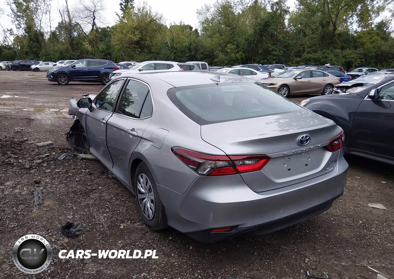 2024 Toyota Camry Hybrid Le VIN:4T1C31AKXRU069824 - 3