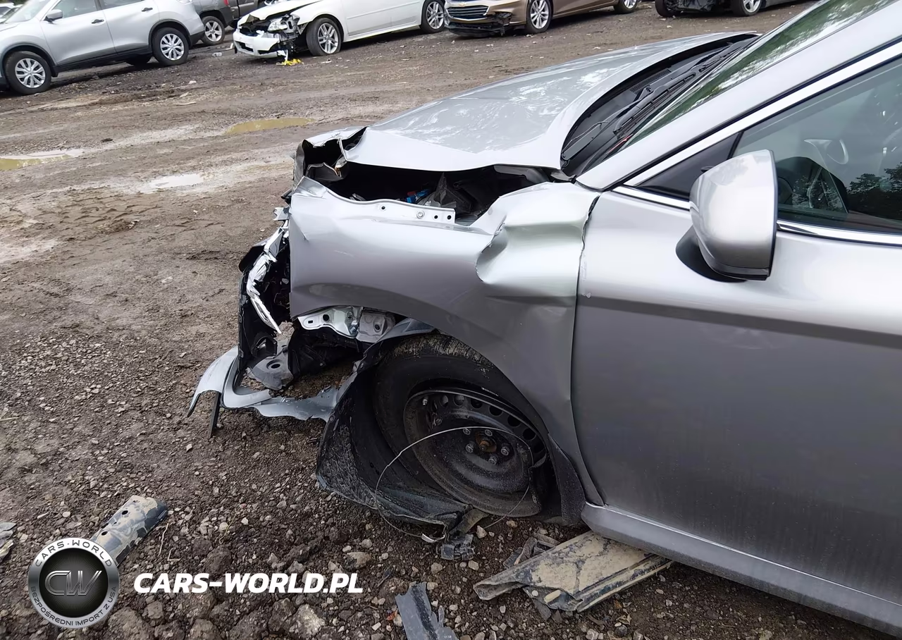 2024 Toyota Camry Hybrid Le VIN:4T1C31AKXRU069824 - 6