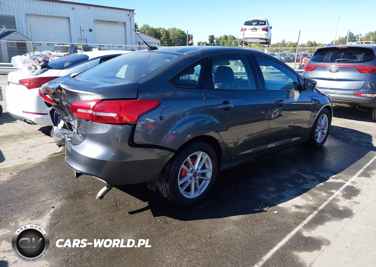 2017 Ford Focus Se VIN:1FADP3F22HL202751 - 4