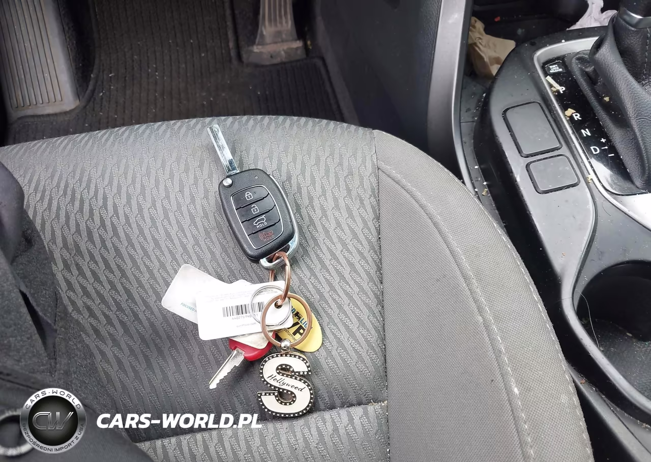 2018 Hyundai Santa Fe Se VIN:KM8SMDHF3JU279284 - 11