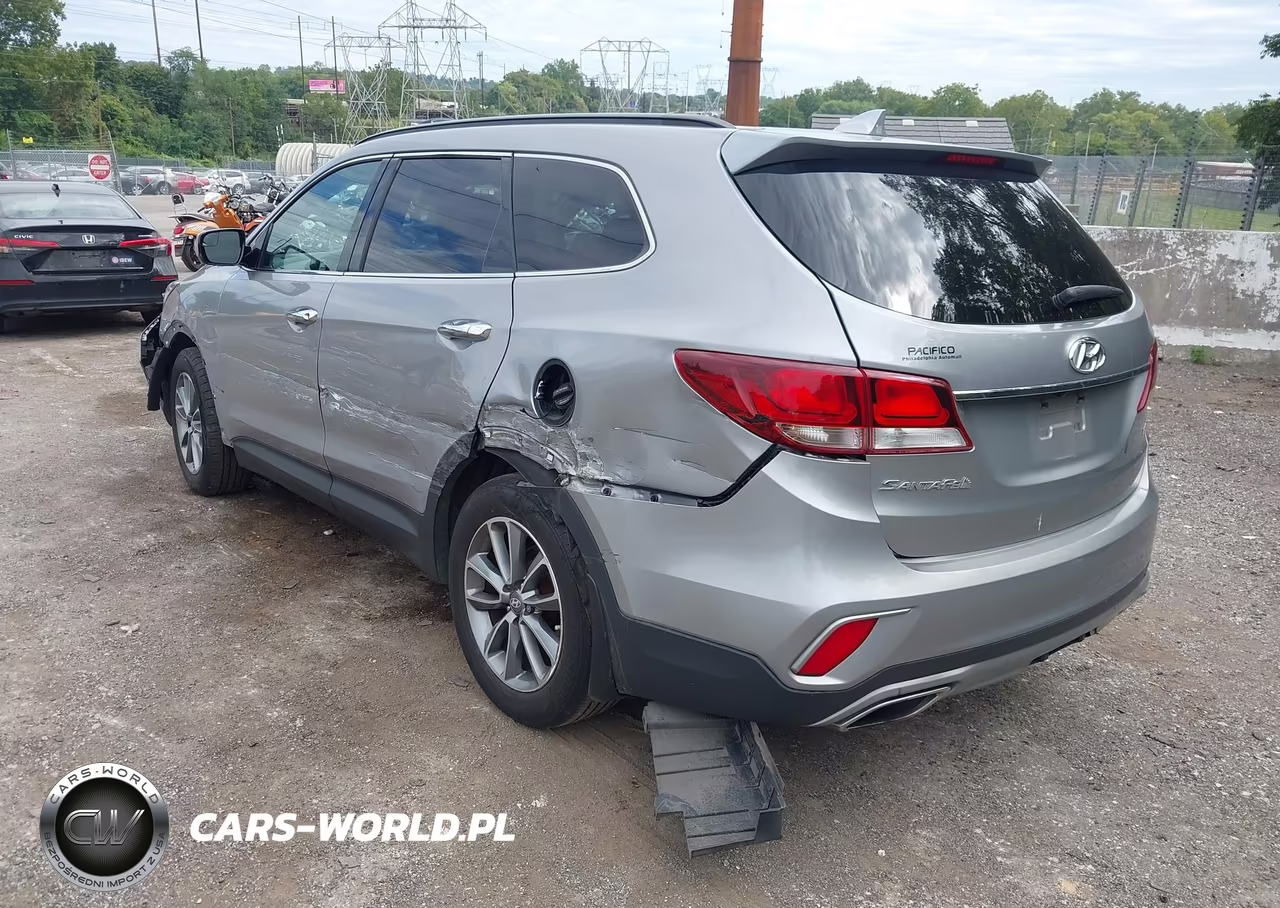 2018 Hyundai Santa Fe Se VIN:KM8SMDHF3JU279284 - 3
