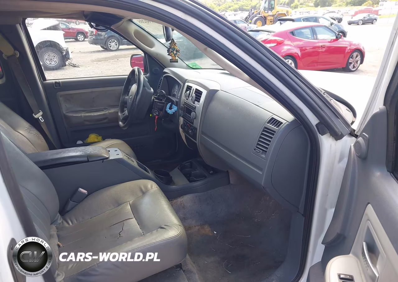 2005 Dodge Dakota Laramie VIN:1D7HW52N05S257054 - 5