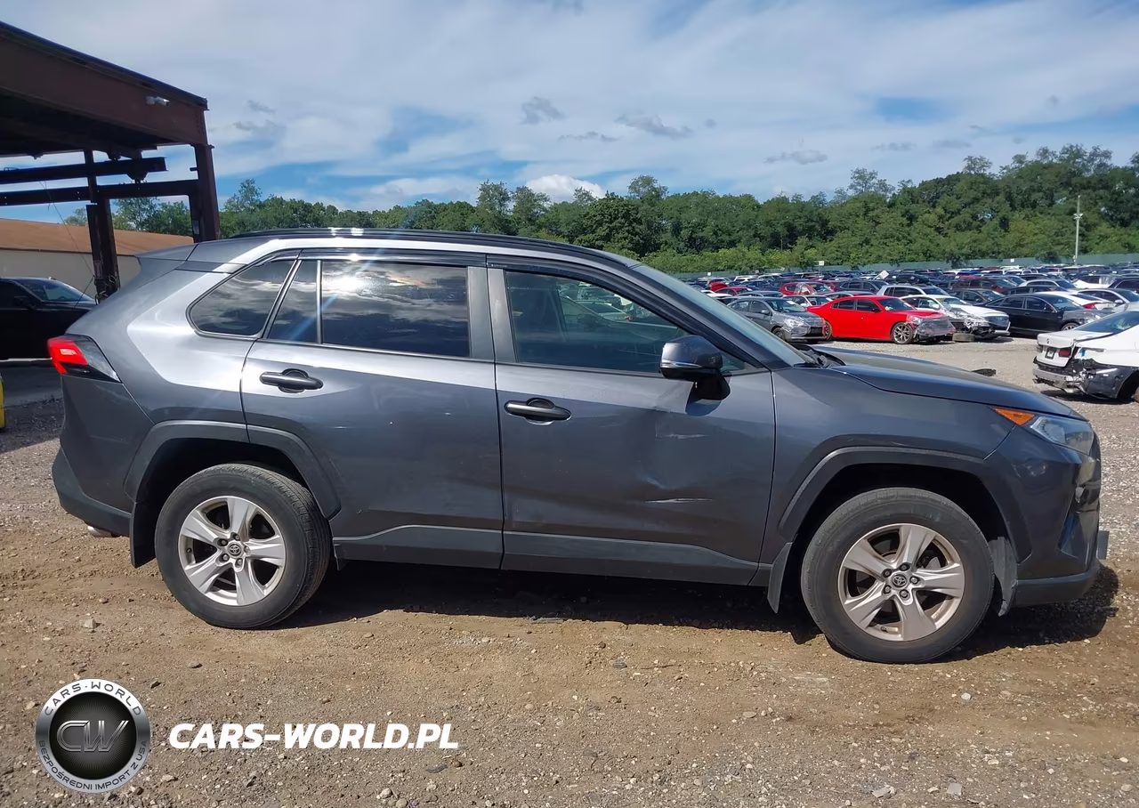 2020 Toyota Rav4 Xle VIN:JTMP1RFV2LD060636 - 13