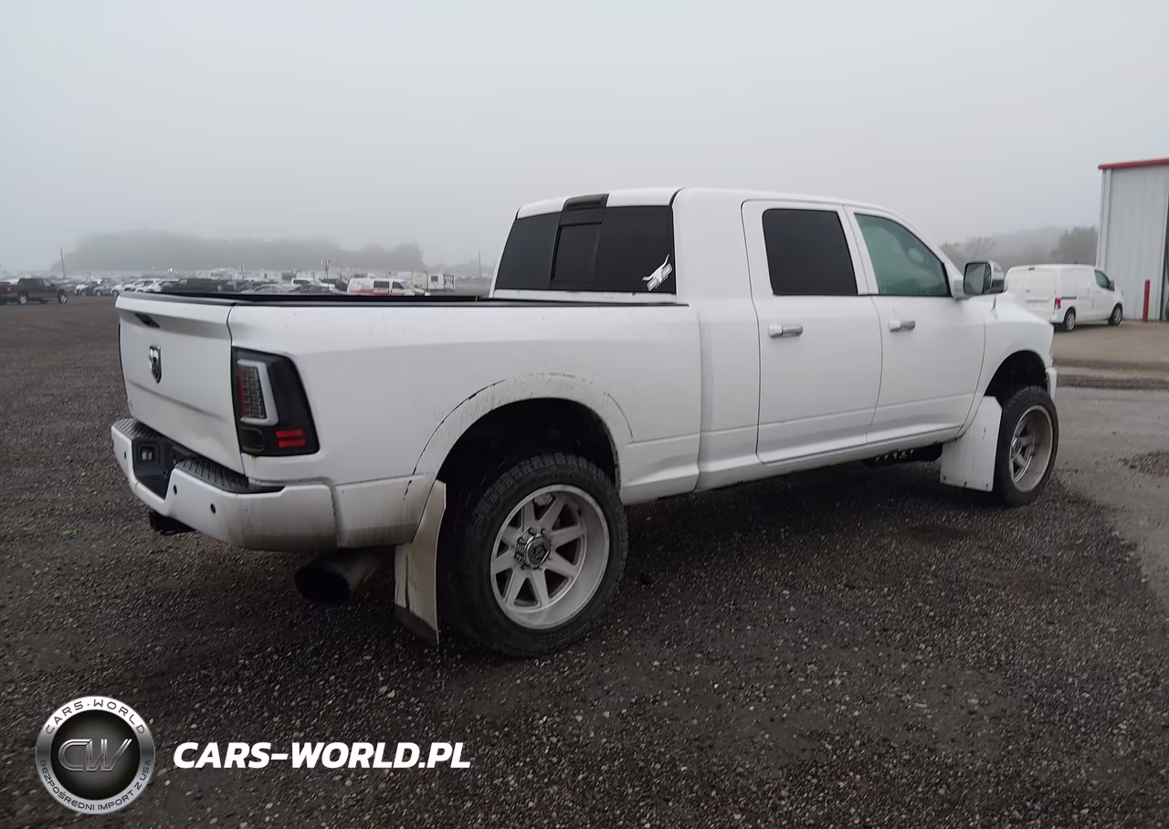 2015 Ram 2500 Laramie VIN:3C6UR5NL5FG523842 - 4