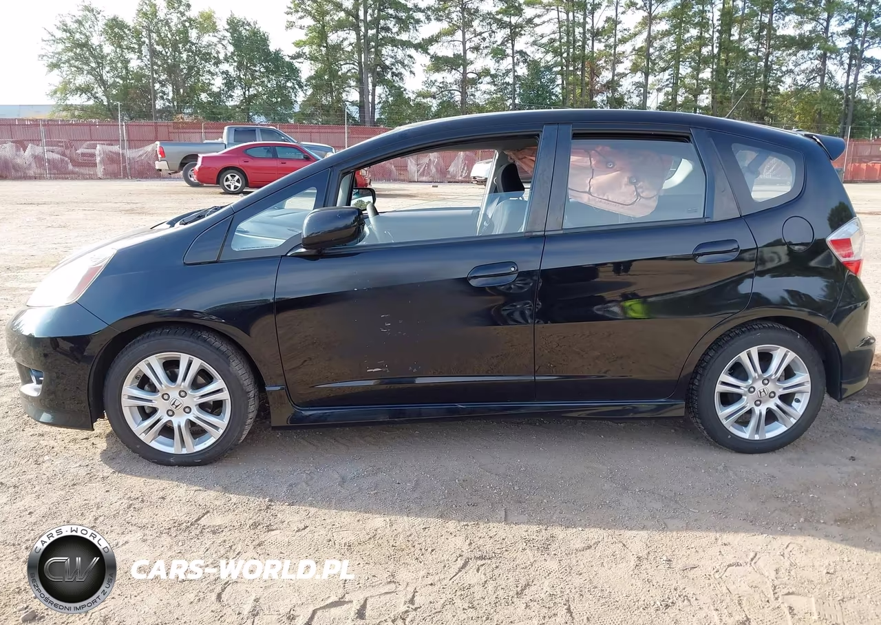 2010 Honda Fit Sport VIN:JHMGE8H44AS016843 - 18