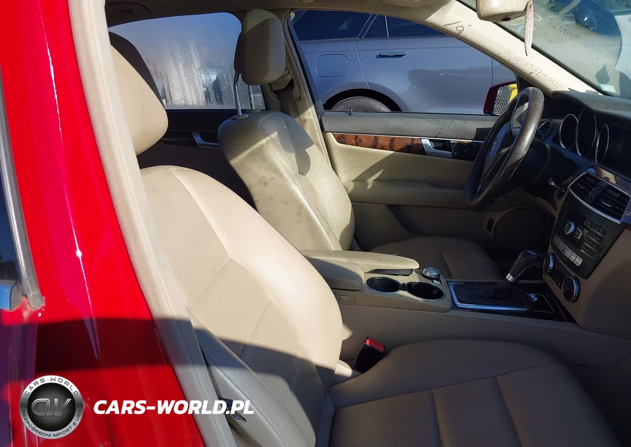 2013 Mercedes-Benz C 300 Sport 4Matic VIN:WDDGF8AB1DR284032 - 5