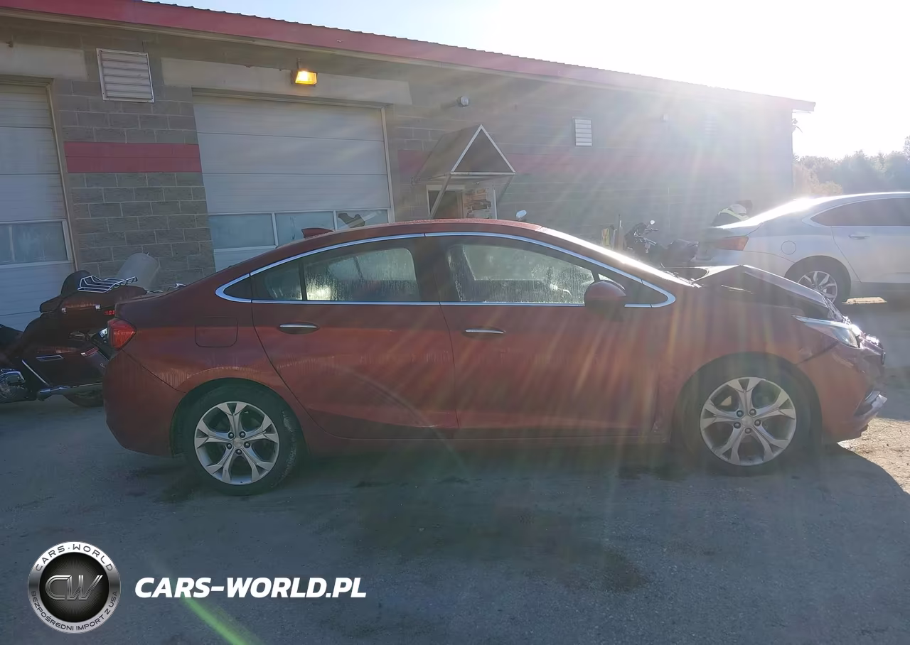 2018 Chevrolet Cruze Premier Auto VIN:1G1BF5SM1J7105054 - 13
