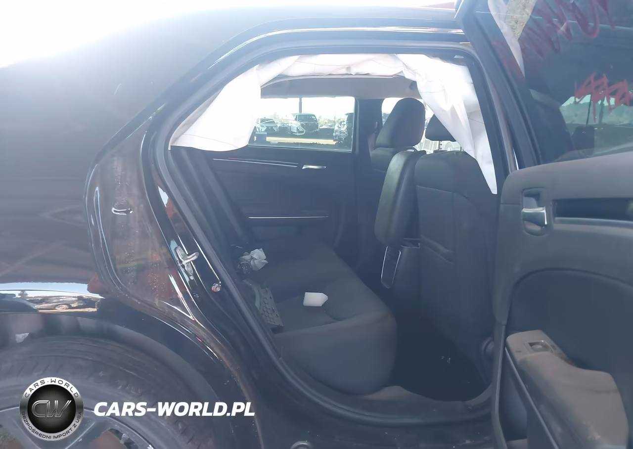 2023 Chrysler 300 Touring VIN:2C3CCAAG8PH677152 - 8