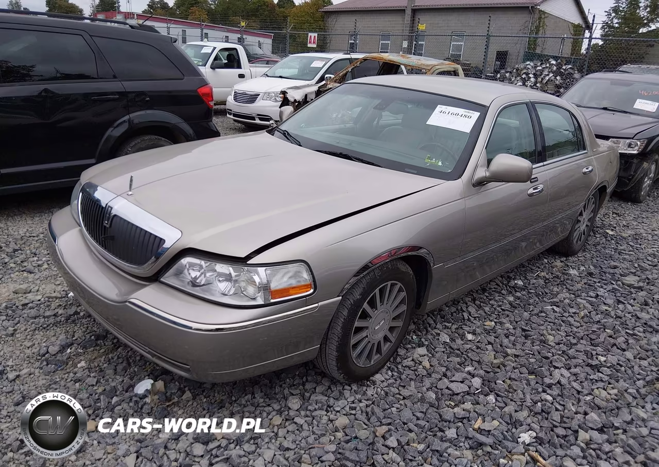 2003 Lincoln Town Car Signature VIN:1LNHM82W23Y704533 - 2