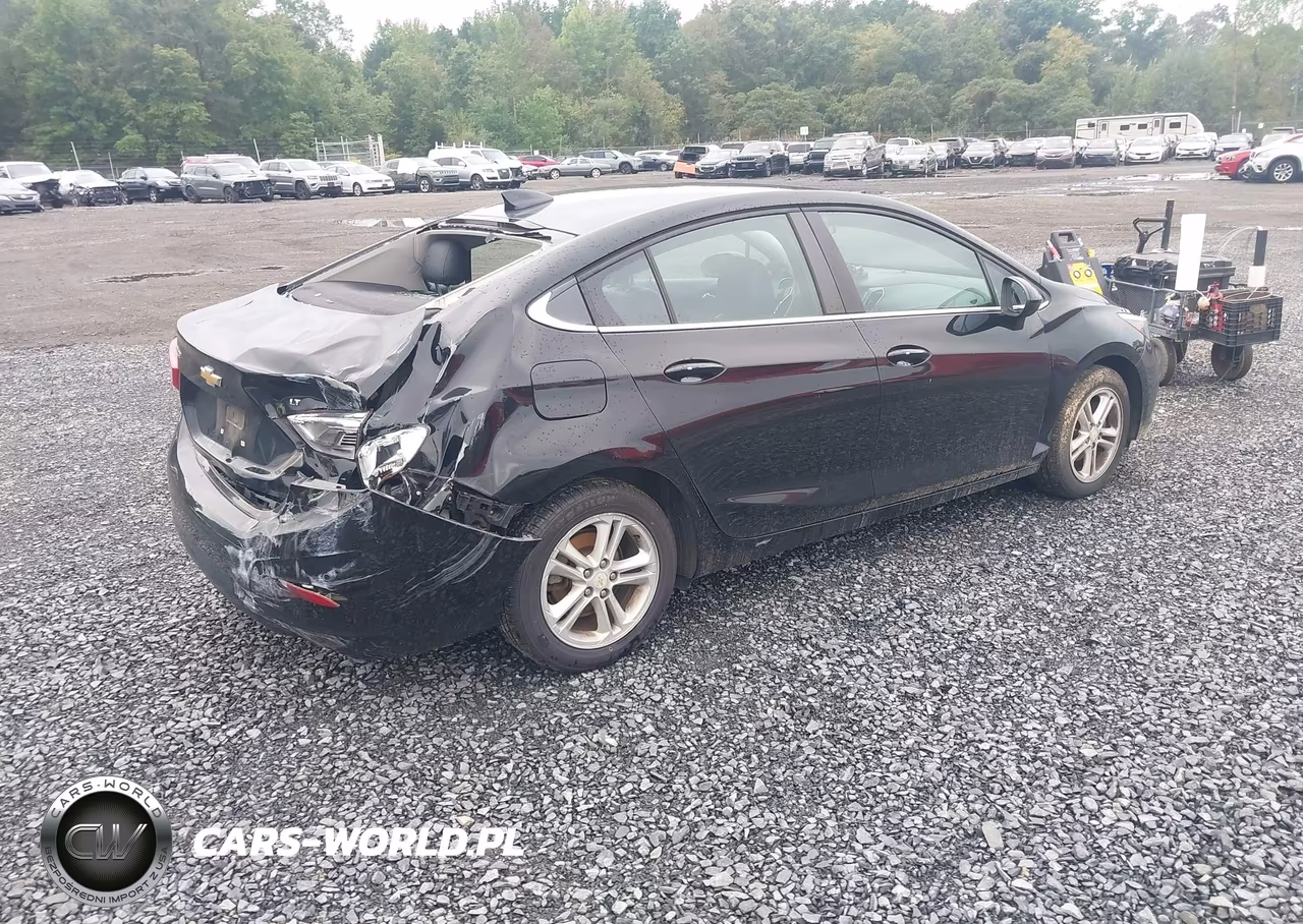 2018 Chevrolet Cruze Lt Auto VIN:1G1BE5SM9J7100106 - 4