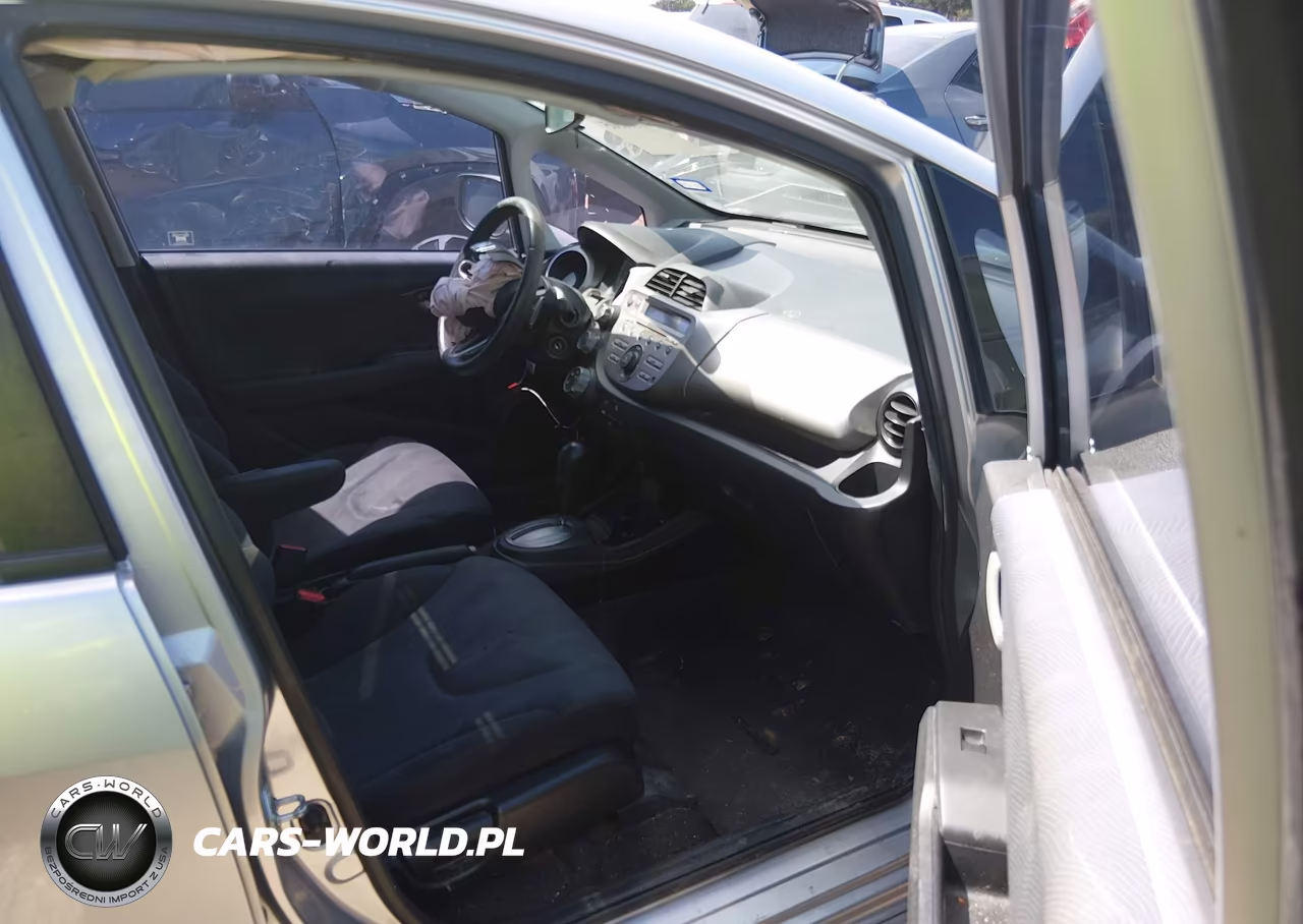 2011 Honda Fit Sport VIN:JHMGE8H58BC011133 - 5