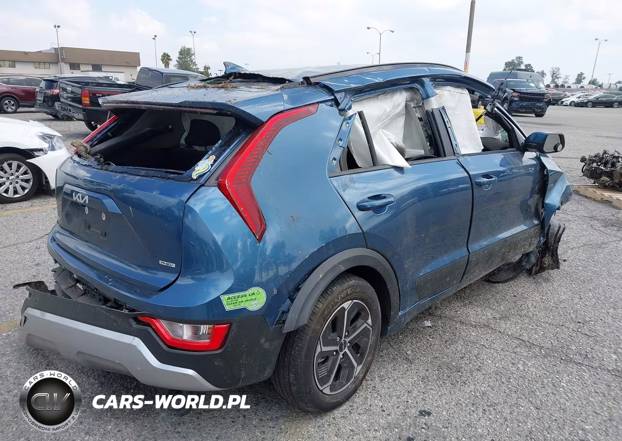 2023 Kia Niro Plug-In Hybrid Ex VIN:KNDCS3LF7P5052747 - 4