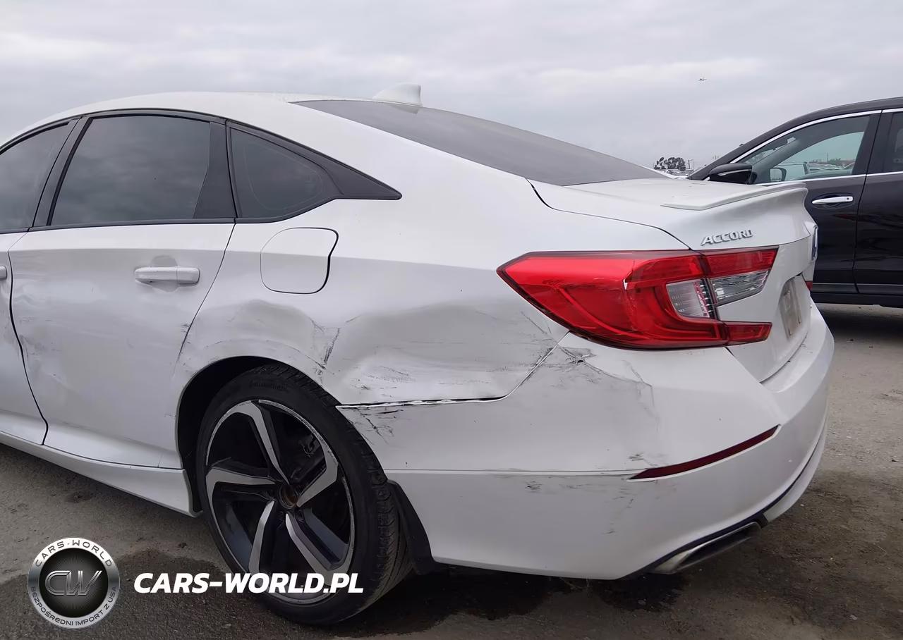2018 Honda Accord Sport VIN:1HGCV1F35JA069883 - 18