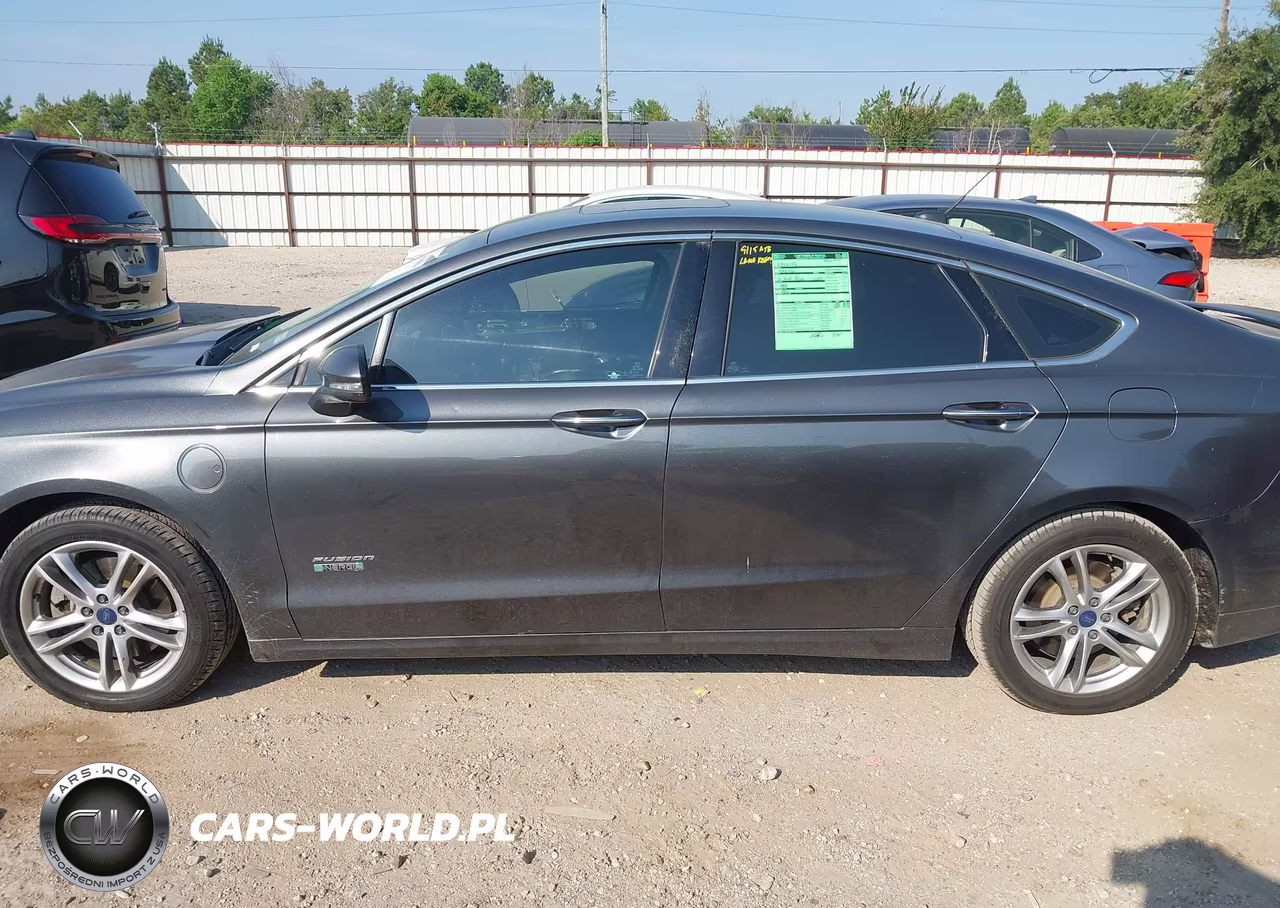 2016 Ford Fusion Energi Titanium VIN:3FA6P0SU4GR327555 - 15