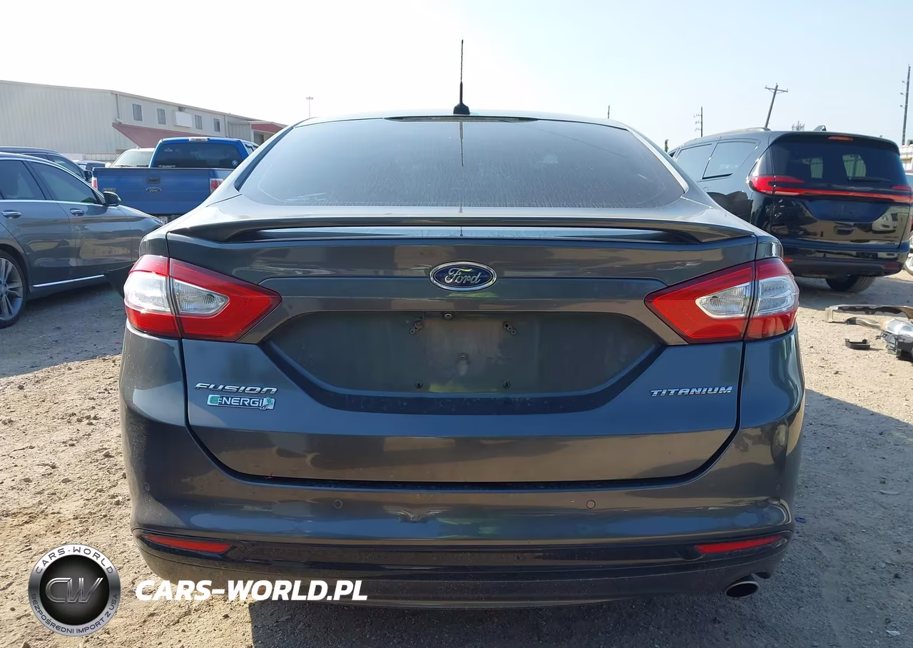 2016 Ford Fusion Energi Titanium VIN:3FA6P0SU4GR327555 - 17