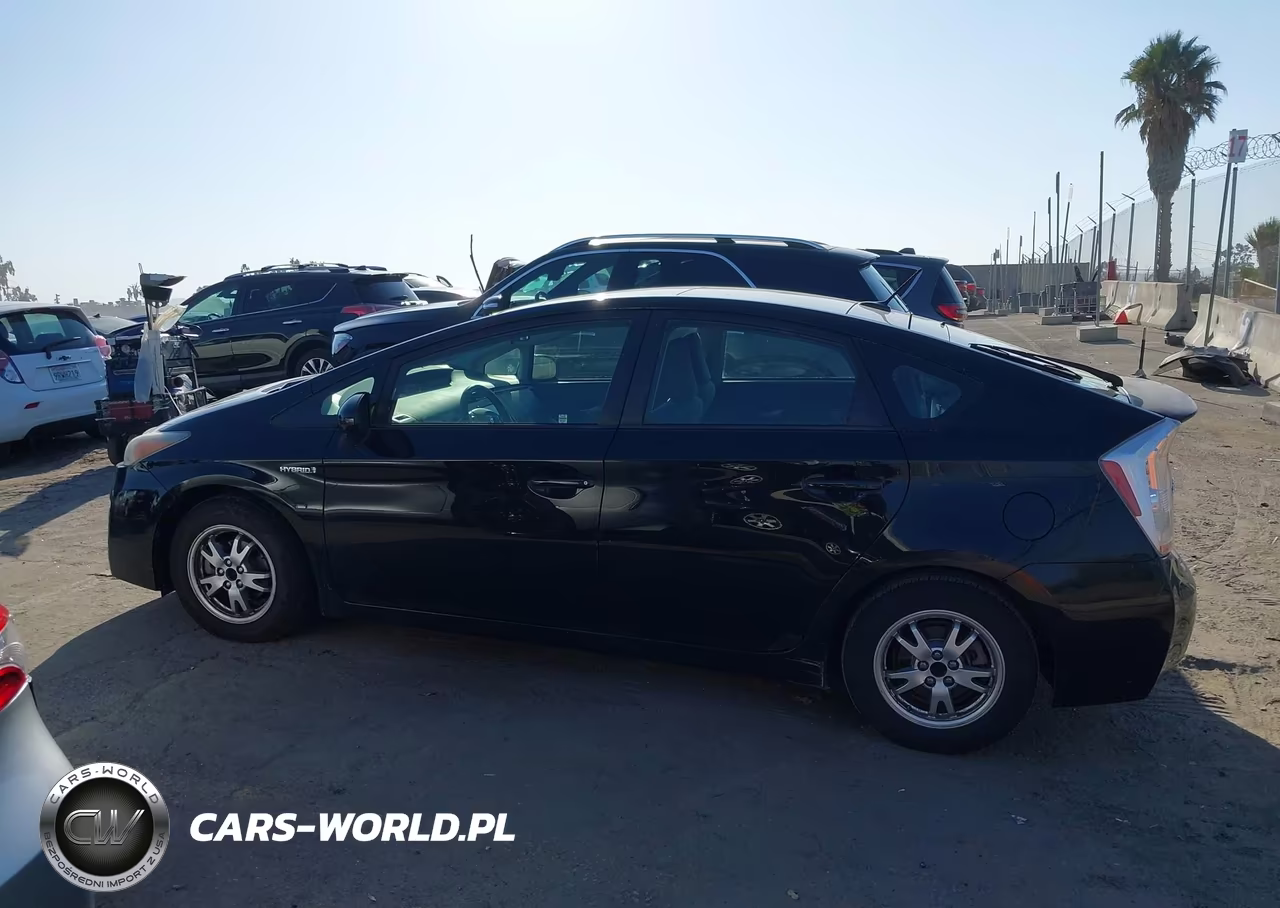2011 Toyota Prius Three VIN:JTDKN3DU2B1429095 - 14