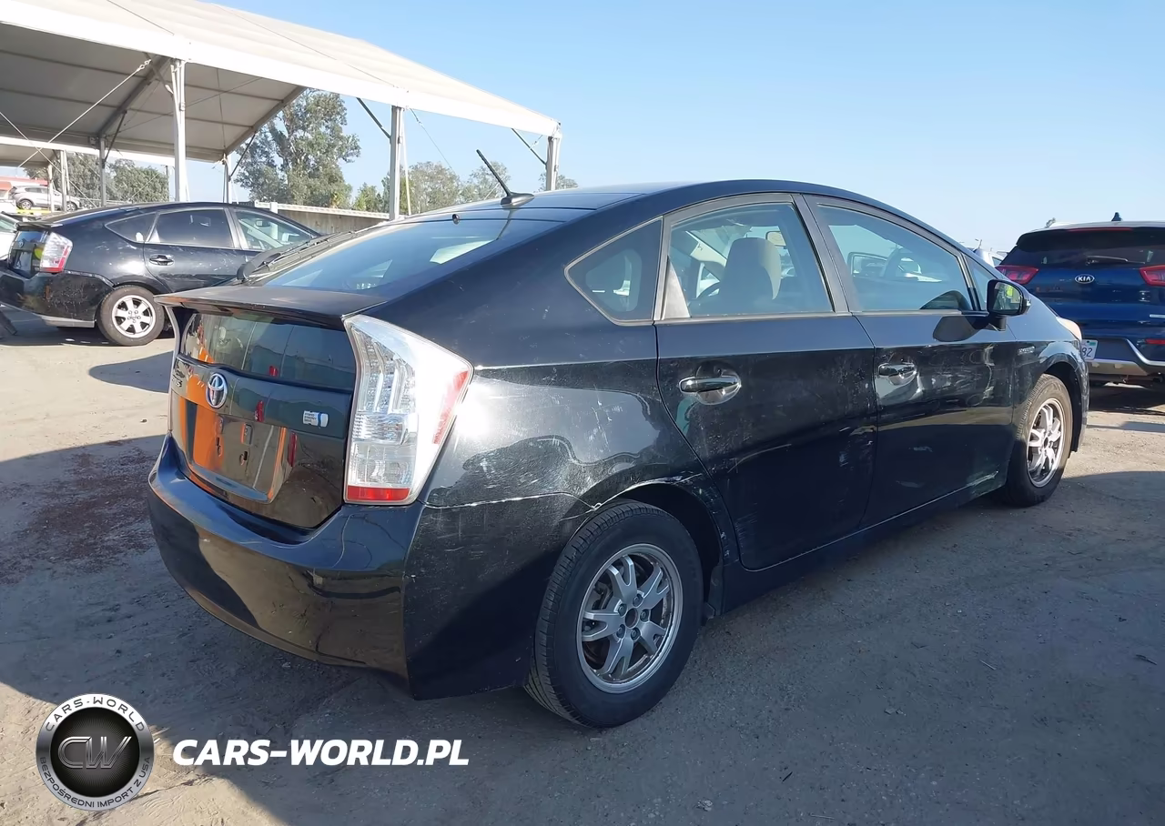 2011 Toyota Prius Three VIN:JTDKN3DU2B1429095 - 4