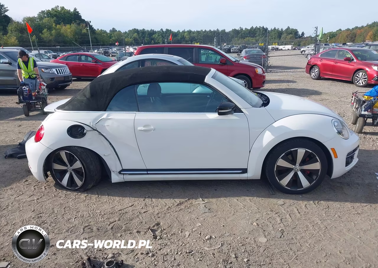 2013 Volkswagen Beetle 2.0T VIN:3VW8T7AT4DM823106 - 13