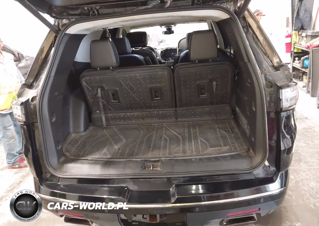 2019 Chevrolet Traverse Premier VIN:1GNEVKKW8KJ250496 - 17