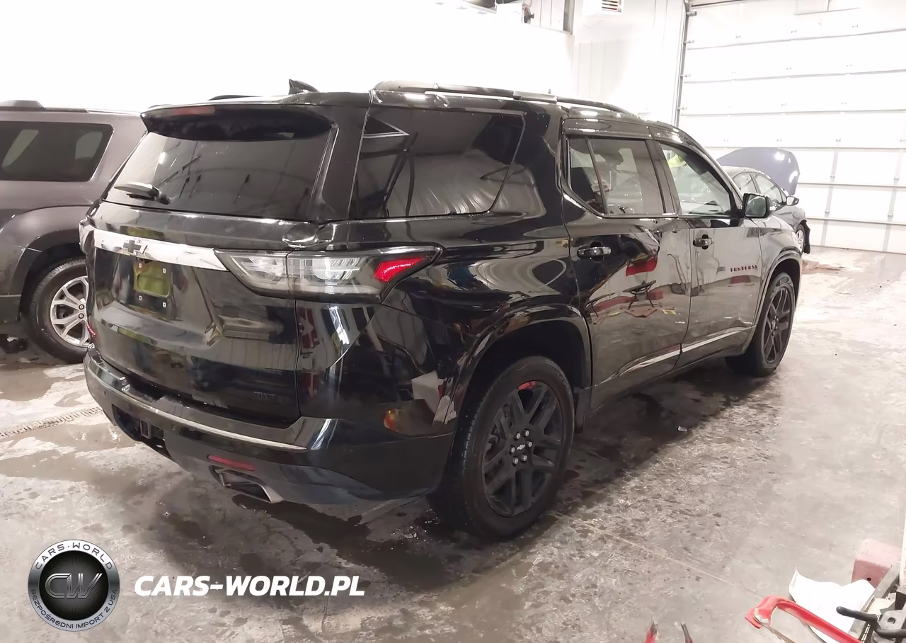 2019 Chevrolet Traverse Premier VIN:1GNEVKKW8KJ250496 - 4