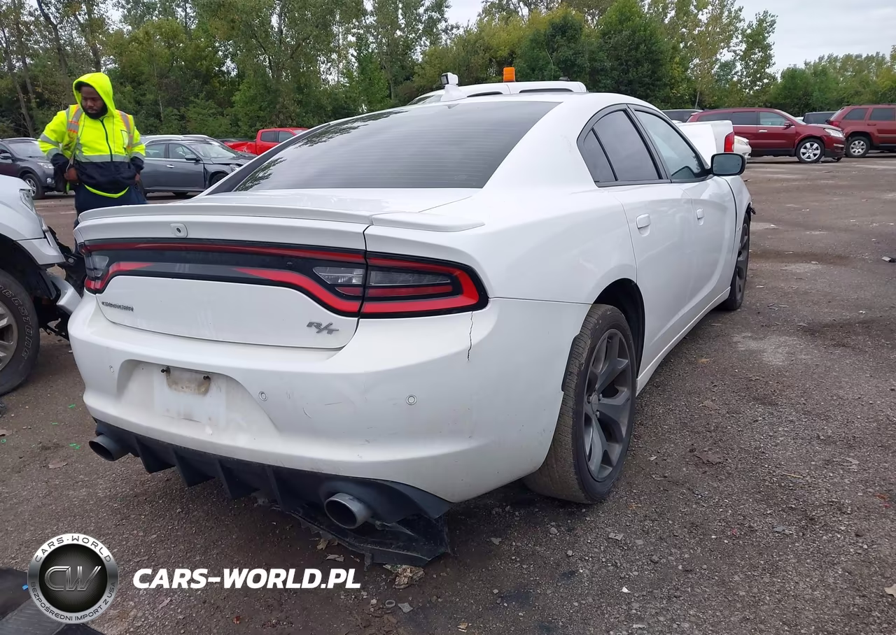 2015 Dodge Charger R-T VIN:2C3CDXCTXFH915723 - 4