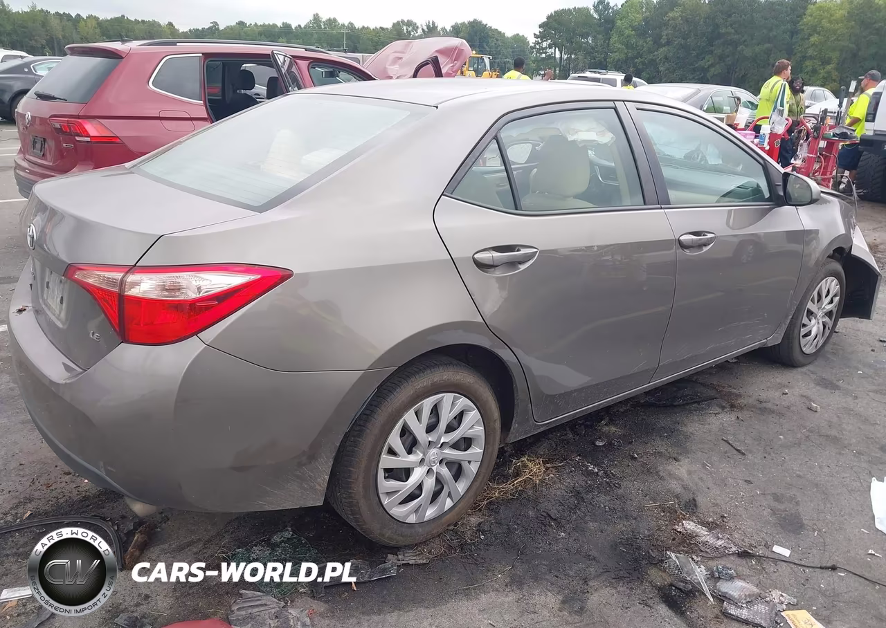 2017 Toyota Corolla Le VIN:5YFBURHE0HP710552 - 4