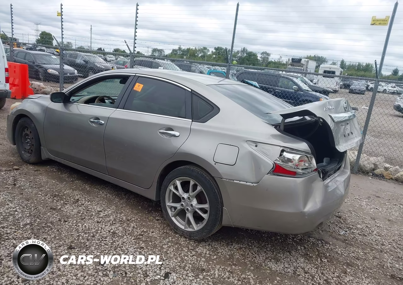 2014 Nissan Altima 2.5 S VIN:1N4AL3AP3EC114031 - 3