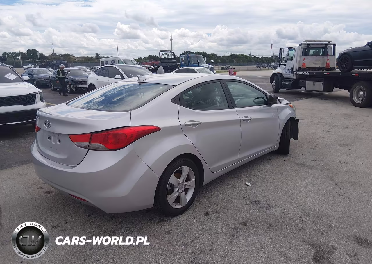 2013 Hyundai Elantra Gls VIN:KMHDH4AE9DU815559 - 4