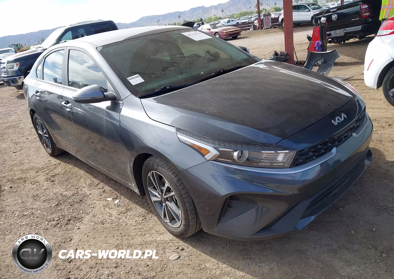 2024 Kia Forte Lxs – zdjęcie 1 z 17