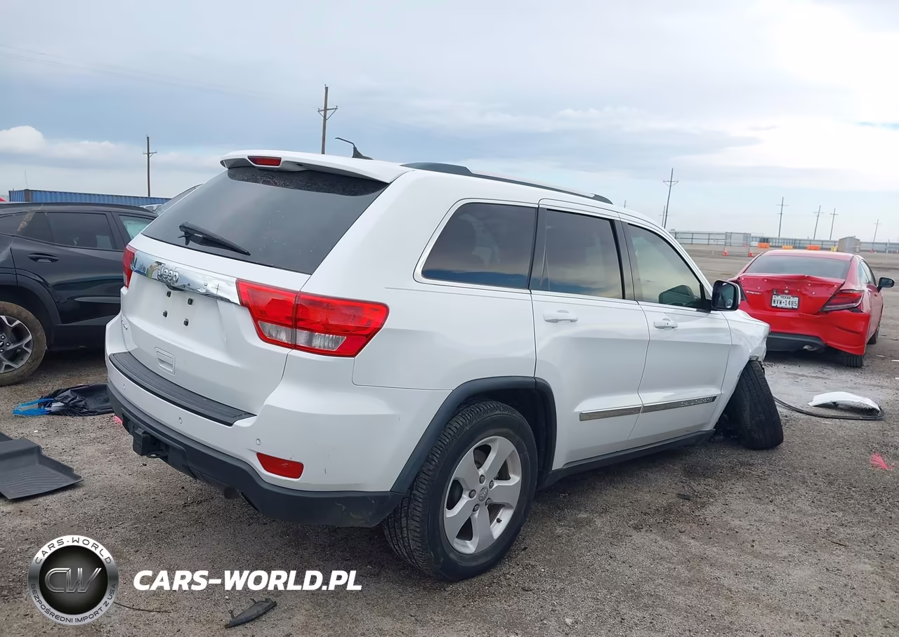 2013 Jeep Grand Cherokee Laredo VIN:1C4RJEAG0DC534133 - 4