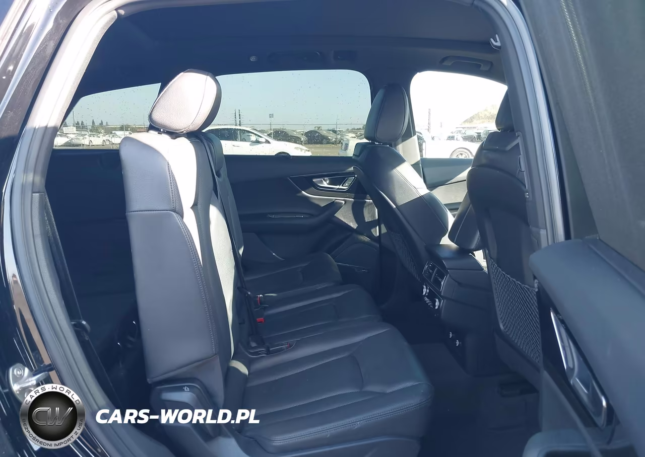 2018 Audi Q7 3.0T Premium VIN:WA1VAAF73JD053048 - 8