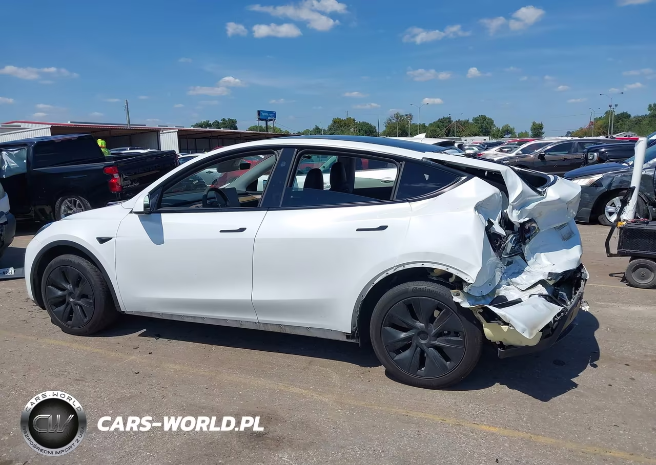 2025 Tesla Model Y Long Range Dual Motor Rear-Wheel Drive VIN:7SAYGDED5SA359690 - 14