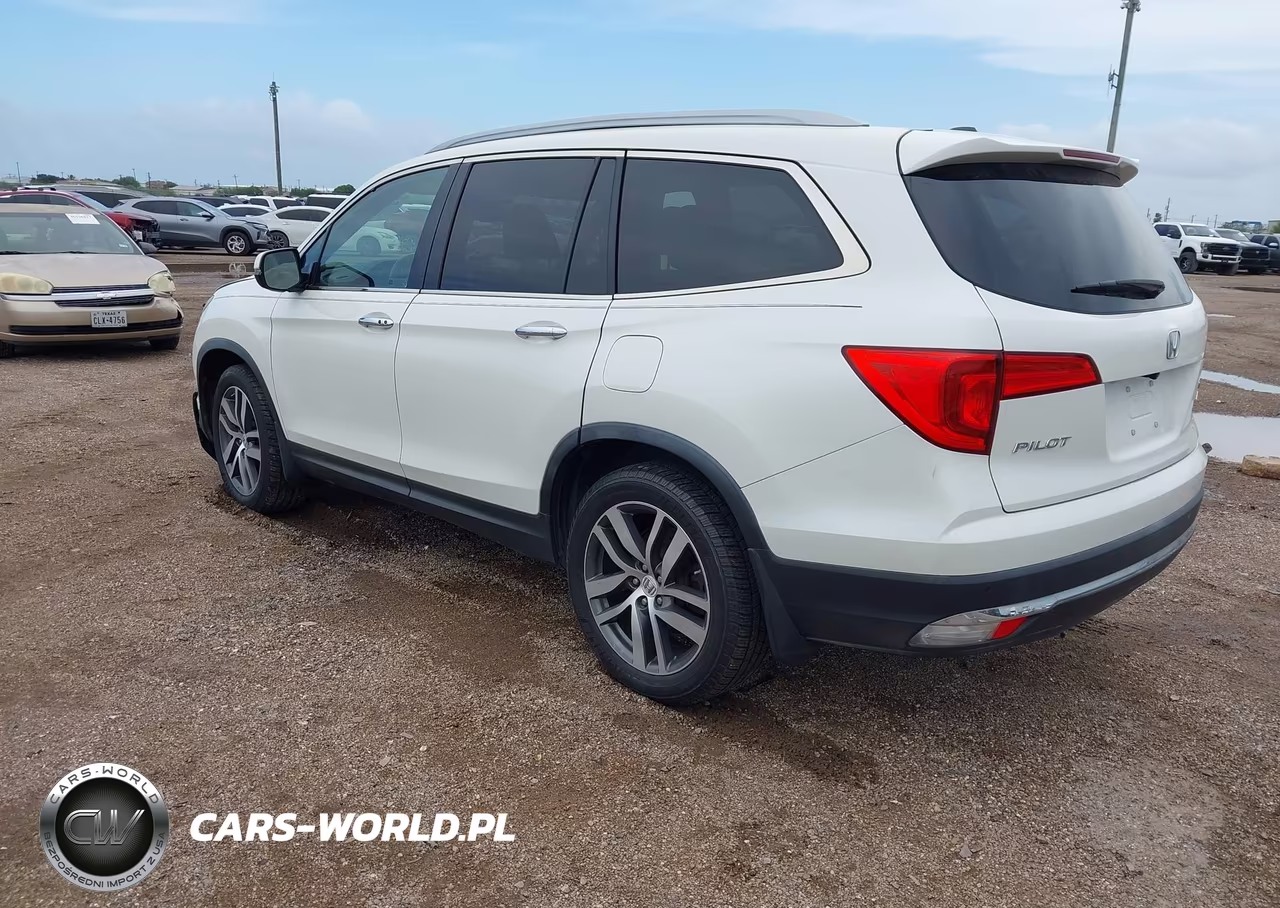 2017 Honda Pilot Touring VIN:5FNYF6H90HB006031 - 3