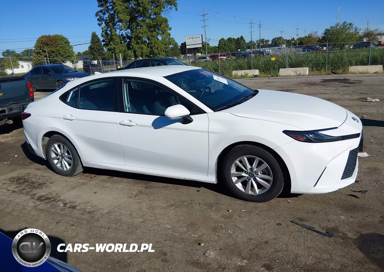 2025 Toyota Camry Le VIN:4T1DAACK2SU514635 - 13