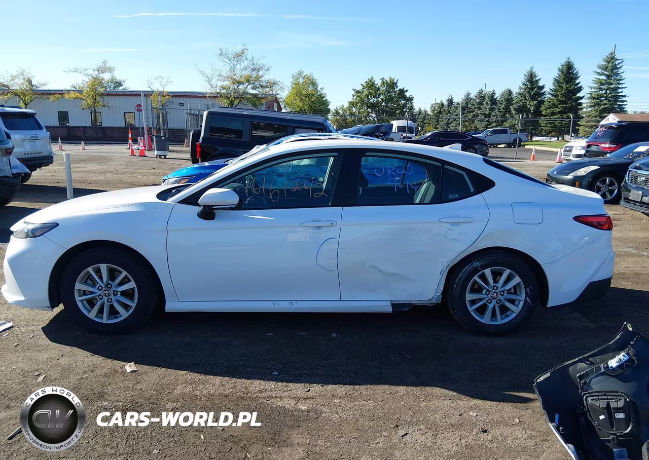 2025 Toyota Camry Le VIN:4T1DAACK2SU514635 - 14