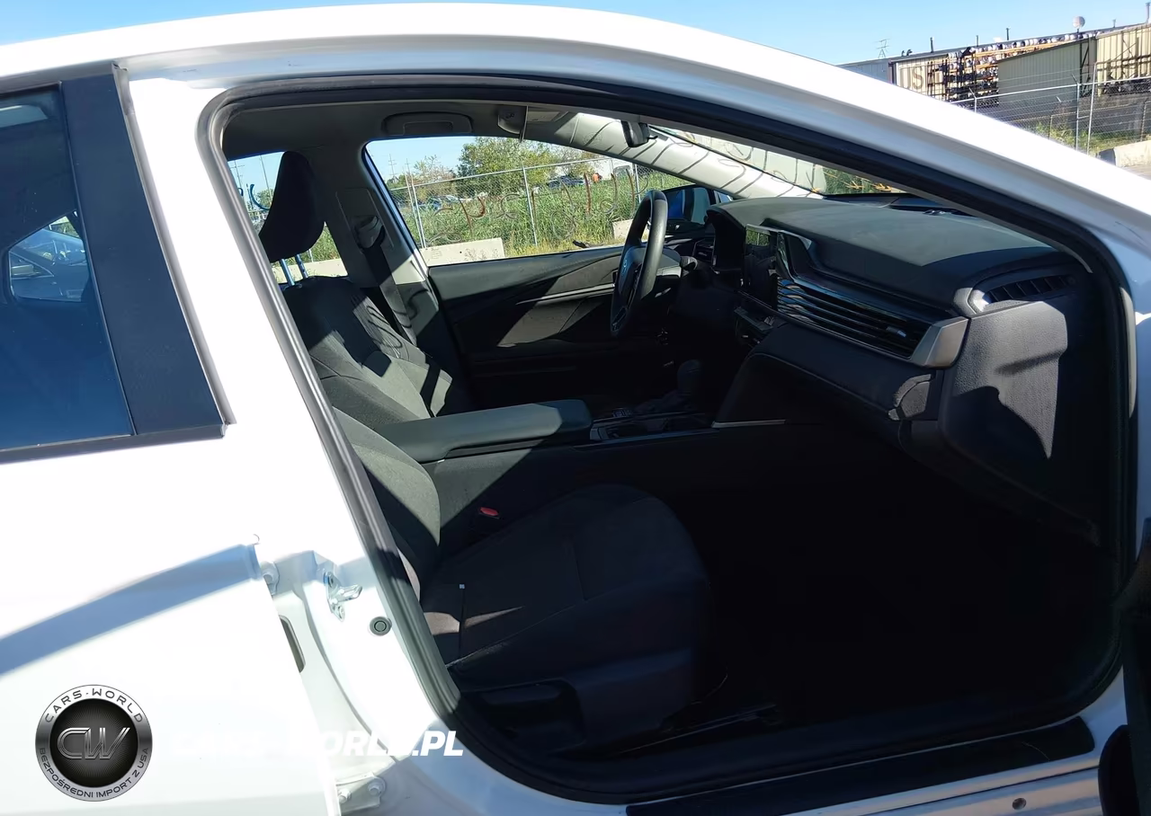 2025 Toyota Camry Le VIN:4T1DAACK2SU514635 - 5