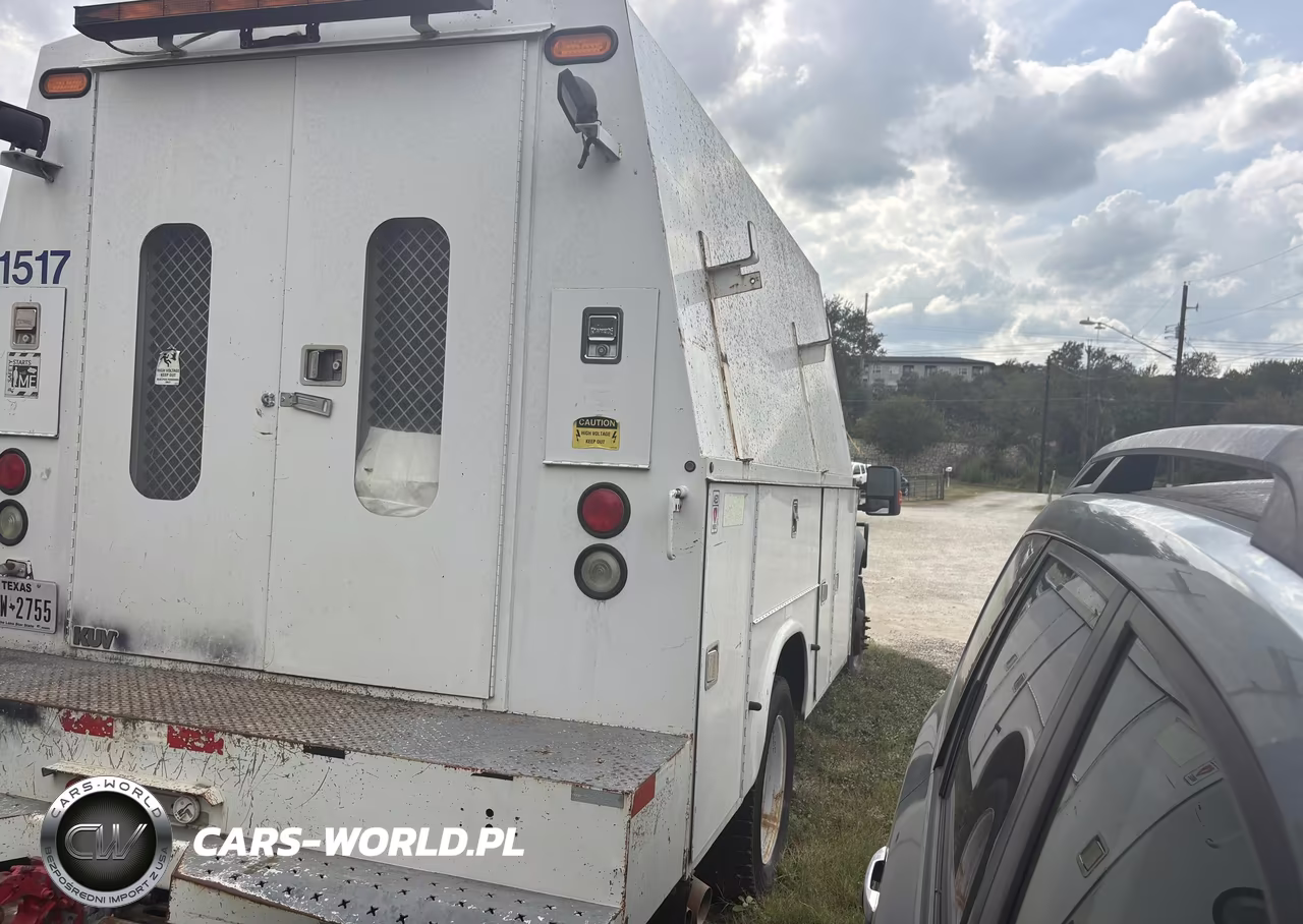 2010 Ford F550 VIN:1FDAF5GR4AEA55345 - 4