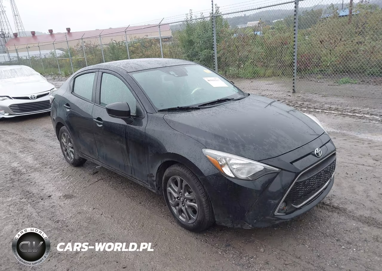 2019 Toyota Yaris Le – zdjęcie 1 z 12