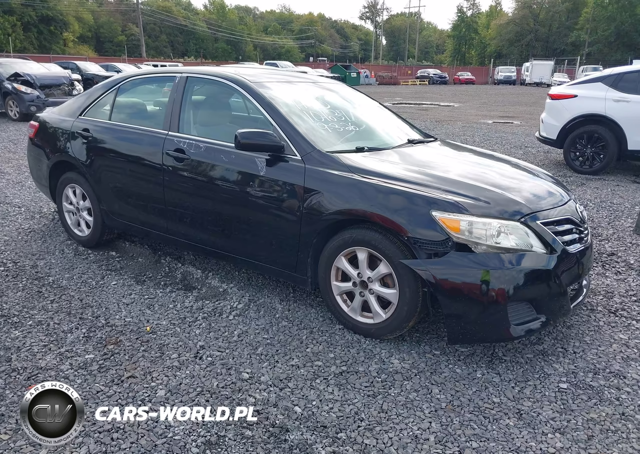 2011 Toyota Camry Le – zdjęcie 1 z 17
