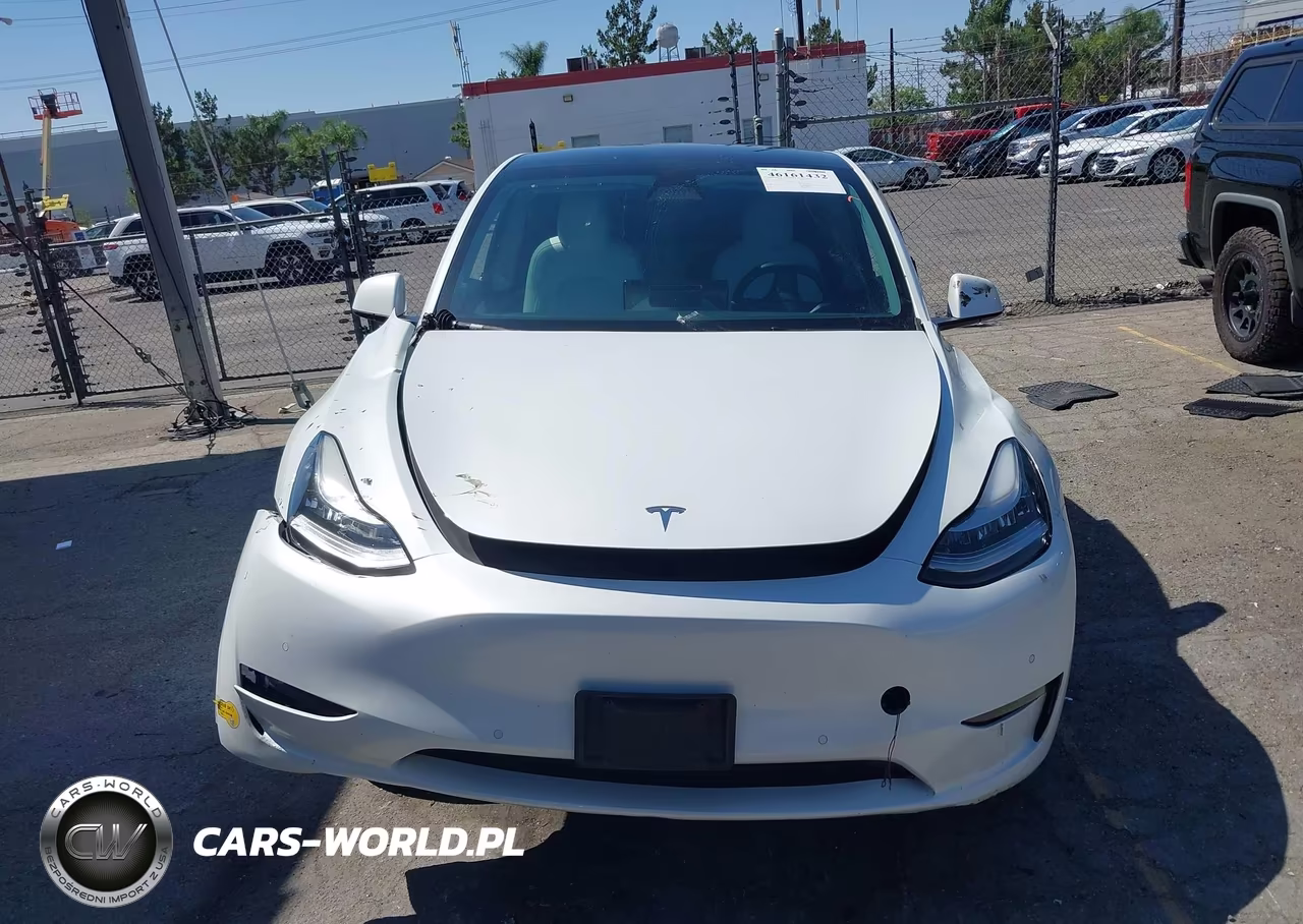 2022 Tesla Model Y Long Range VIN:7SAYGDEE0NF353733 - 11