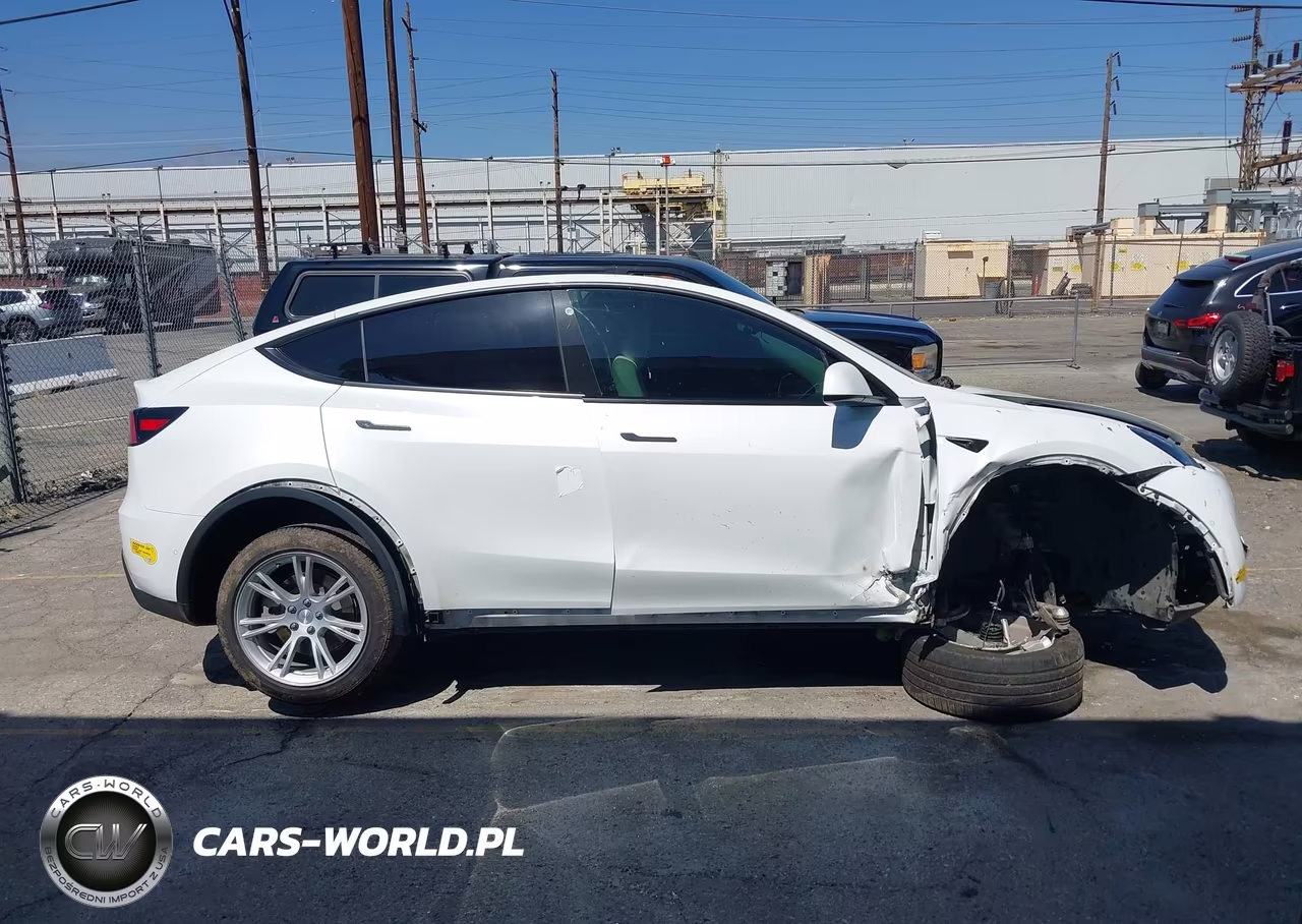 2022 Tesla Model Y Long Range VIN:7SAYGDEE0NF353733 - 12