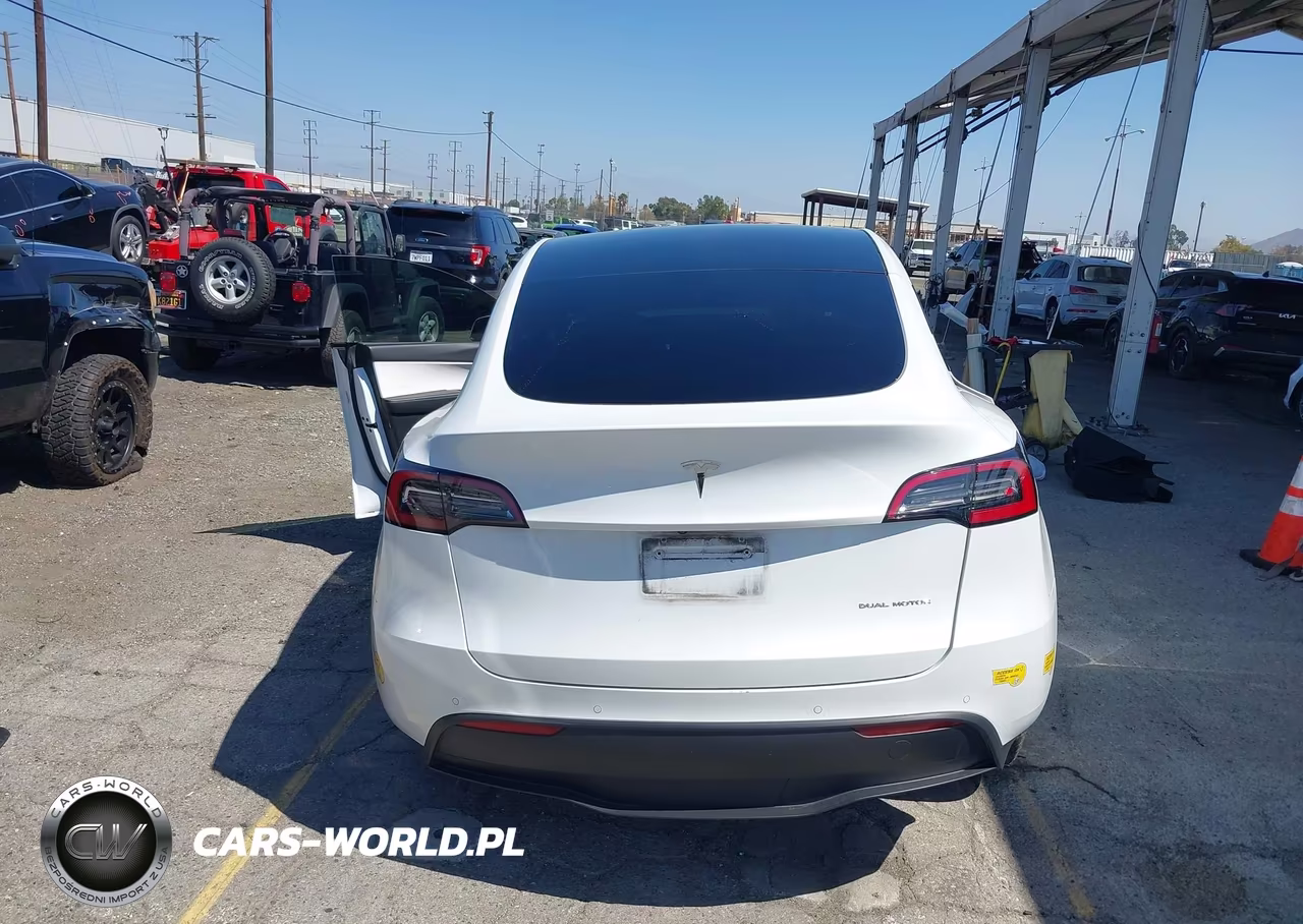2022 Tesla Model Y Long Range VIN:7SAYGDEE0NF353733 - 15