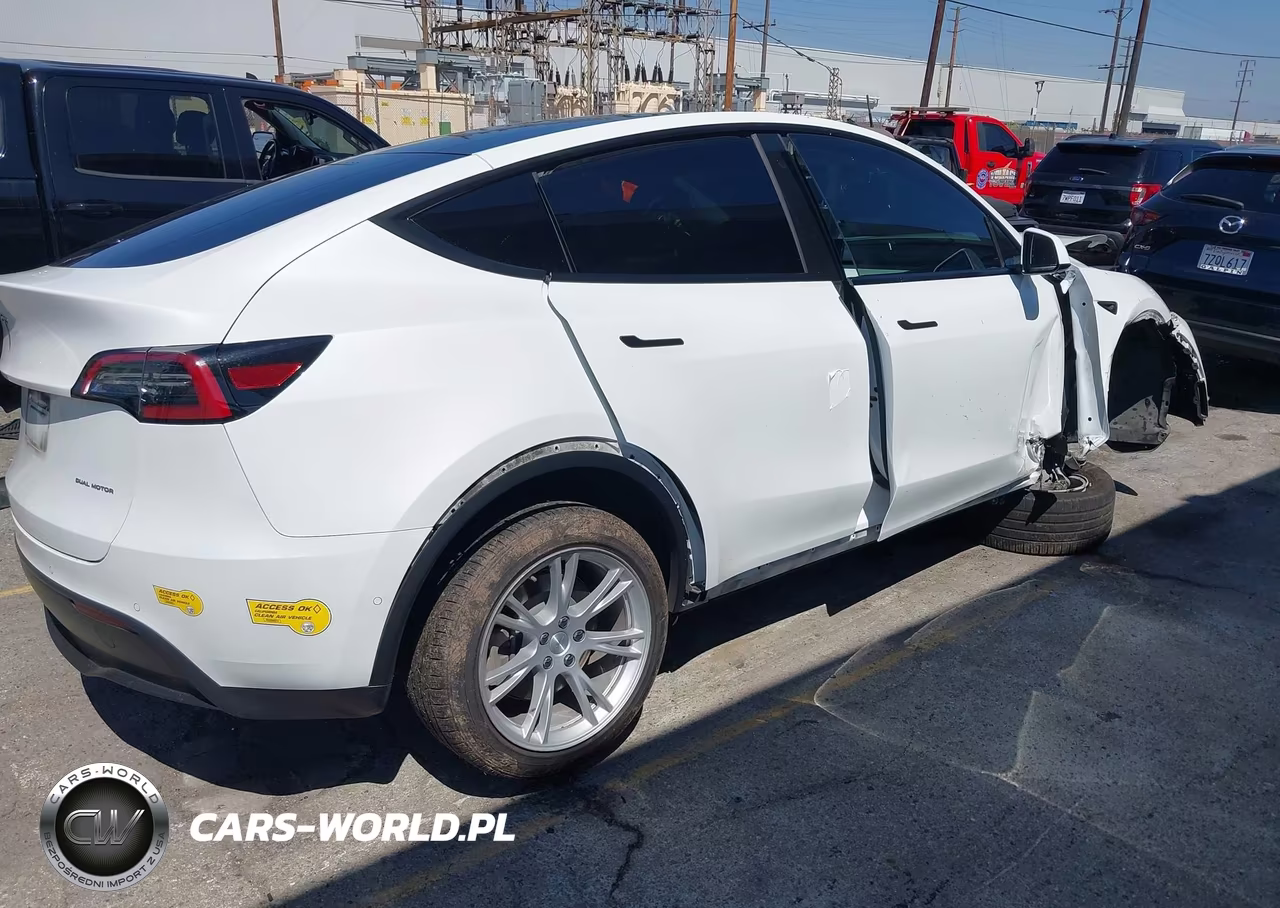 2022 Tesla Model Y Long Range VIN:7SAYGDEE0NF353733 - 4
