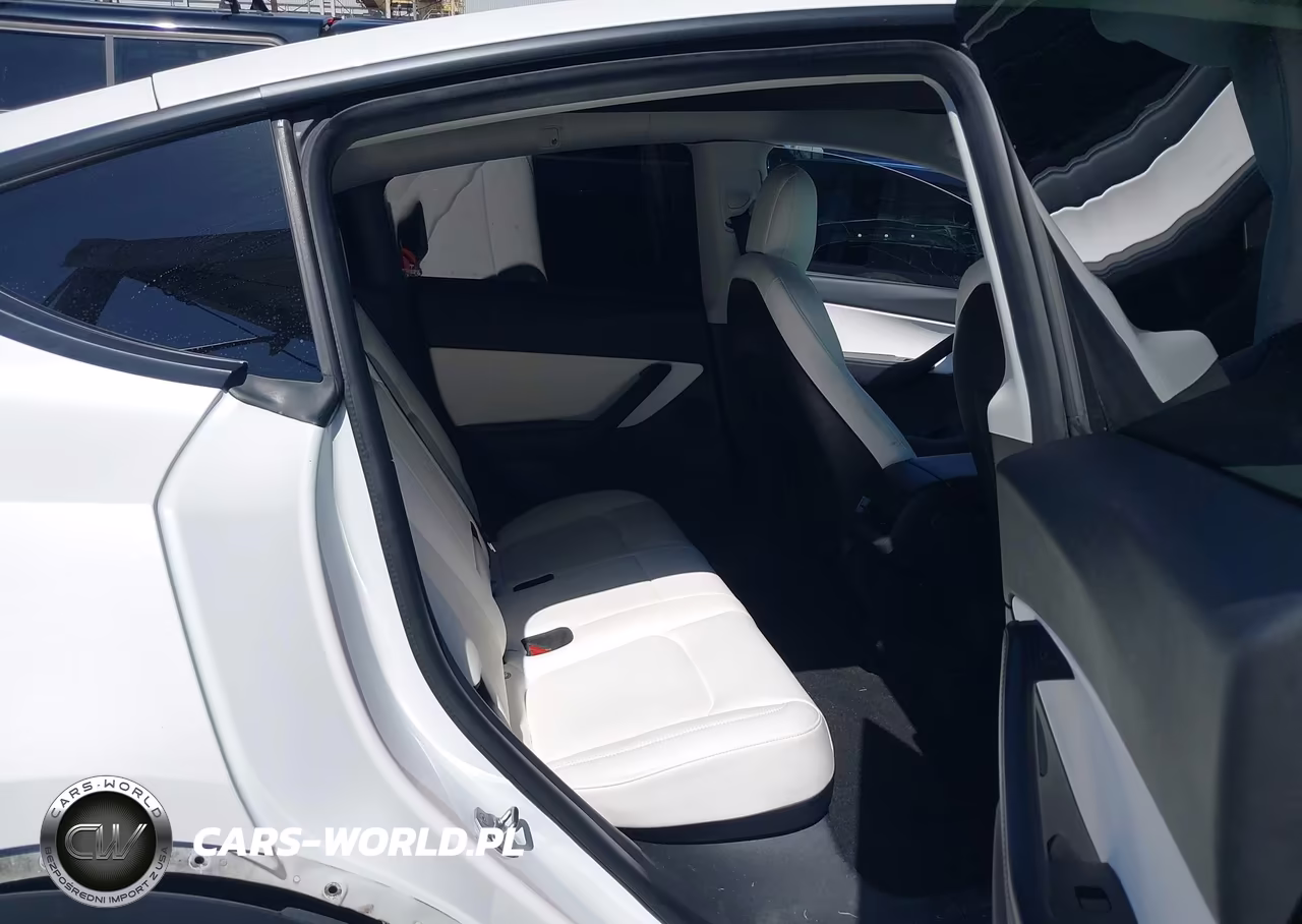2022 Tesla Model Y Long Range VIN:7SAYGDEE0NF353733 - 8