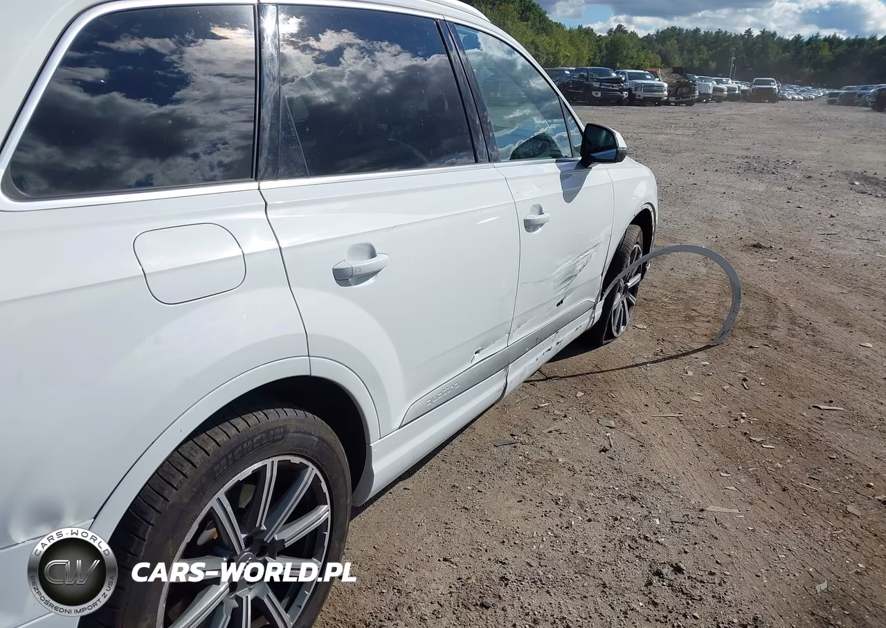 2017 Audi Q7 2.0T Premium VIN:WA1LHAF79HD040513 - 6