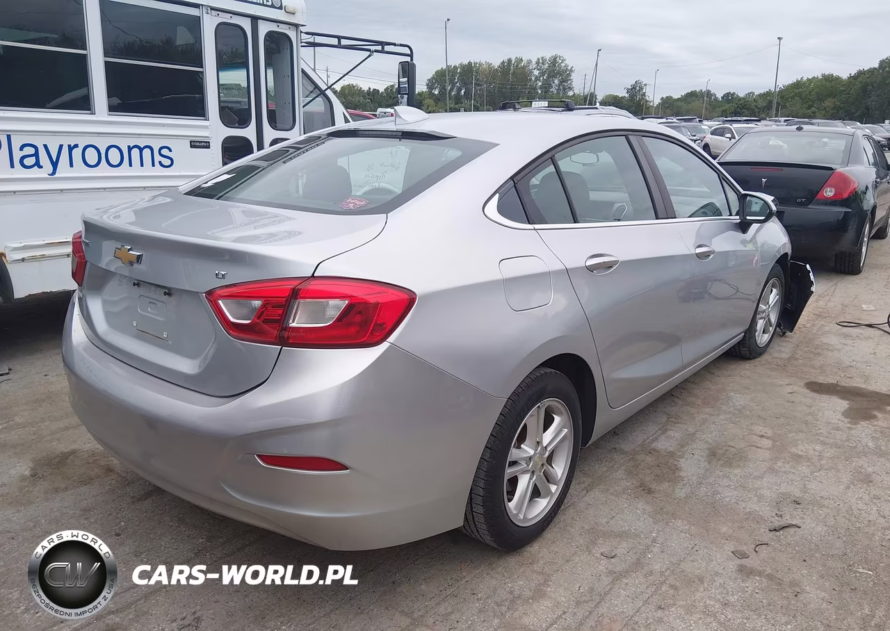 2018 Chevrolet Cruze Lt Auto VIN:1G1BE5SM1J7174152 - 4