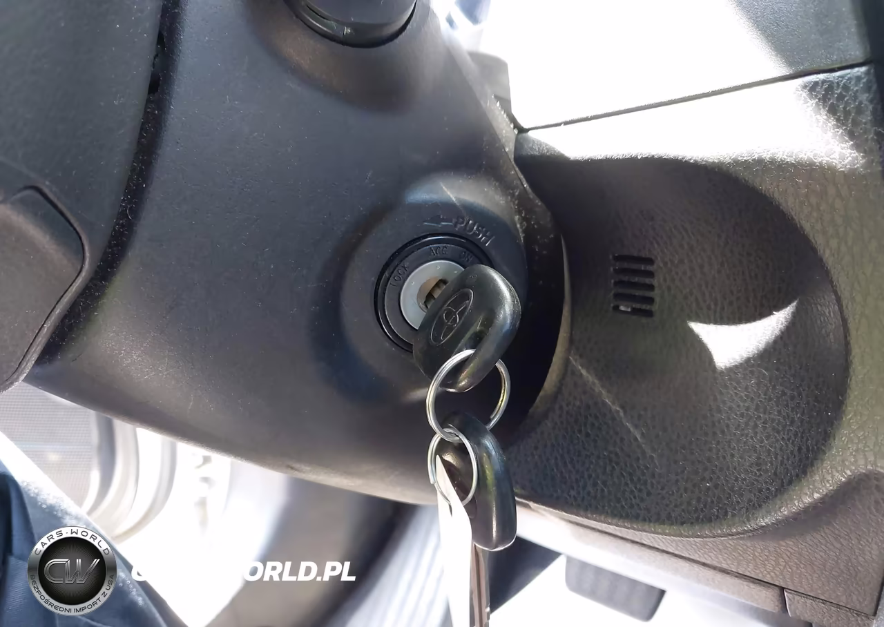 2015 Toyota Corolla L VIN:5YFBURHE4FP189624 - 11